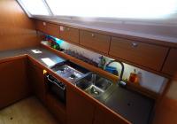 barcha a vela bavaria 46 cruiser yacht a vela interno cambusa 3
